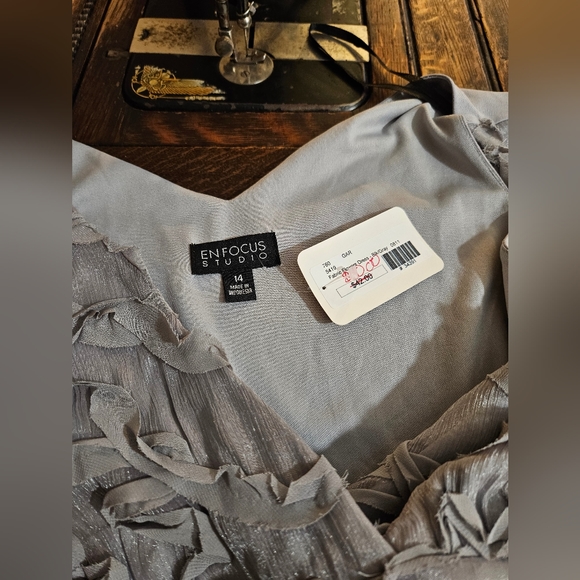 Knee-length Formal Dress - Picture 9 of 11